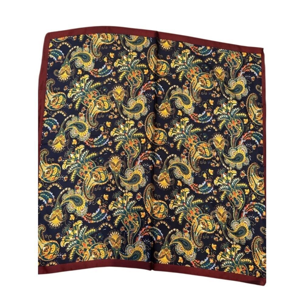 scarf with silky feel vintage-style square paisley scarf
